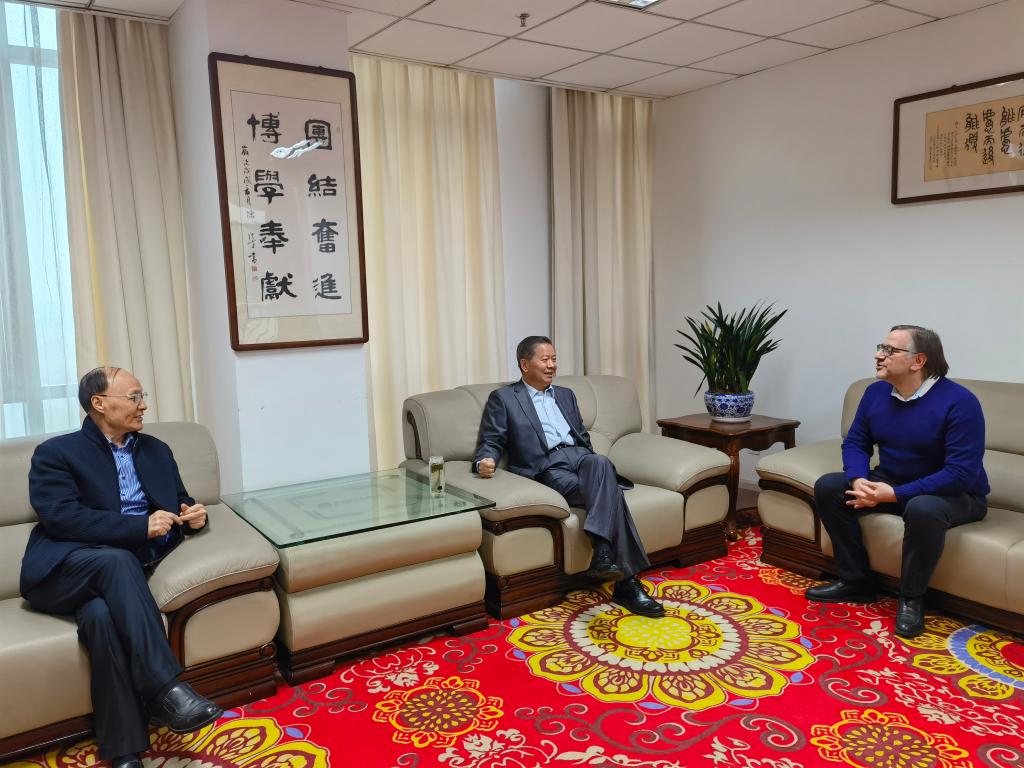 袁亮院士會(huì)見(jiàn)中國(guó)礦業(yè)大學(xué)高井祥教授一行